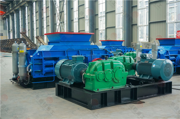 建筑垃圾制砂用什么機(jī)?雙輥破碎運(yùn)行更穩(wěn)!